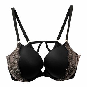 VICTORIA’S SECRET Very Sexy Plunge Bra